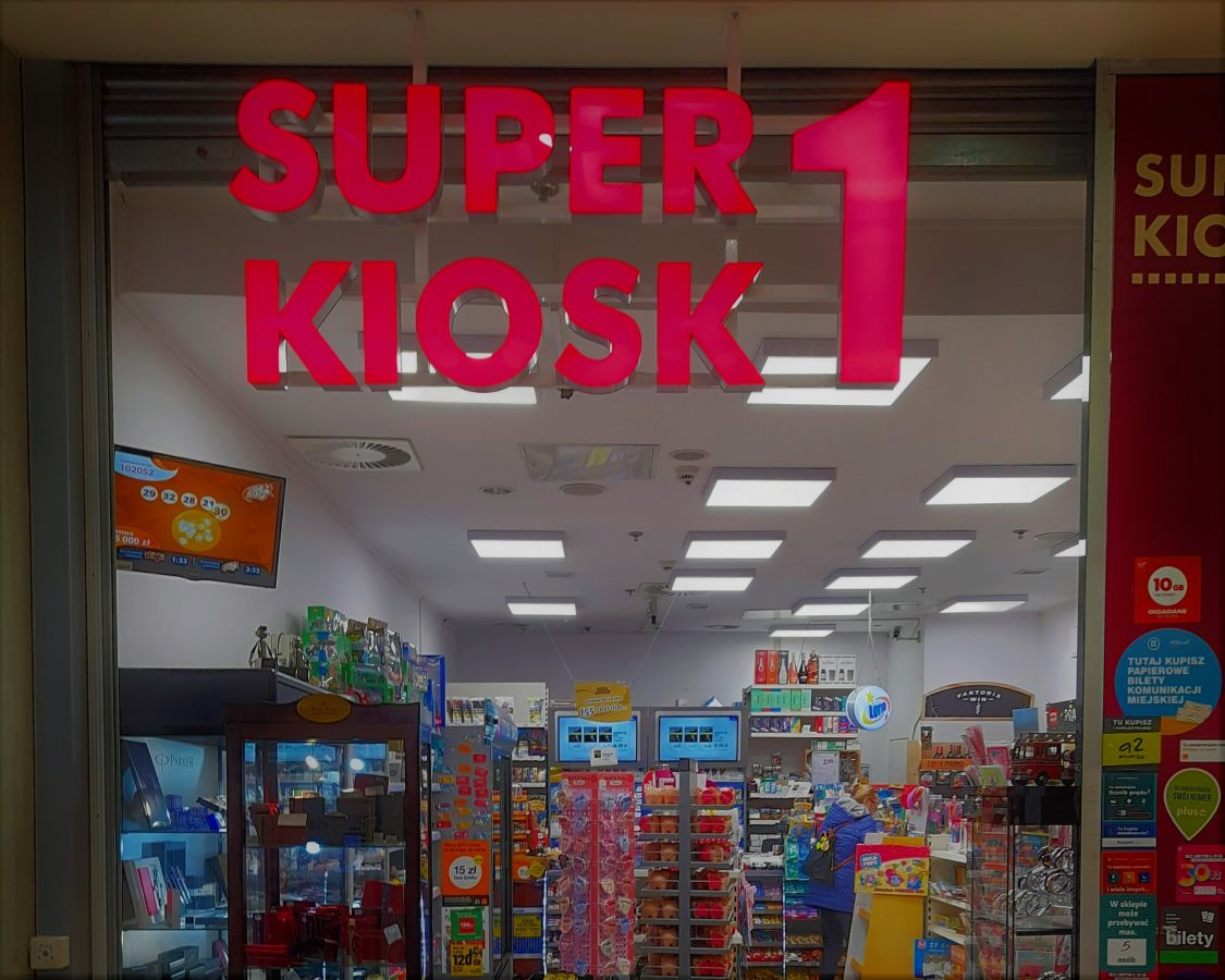 Litery świetlne do wnętrz galerii handlowych lub sklepów.