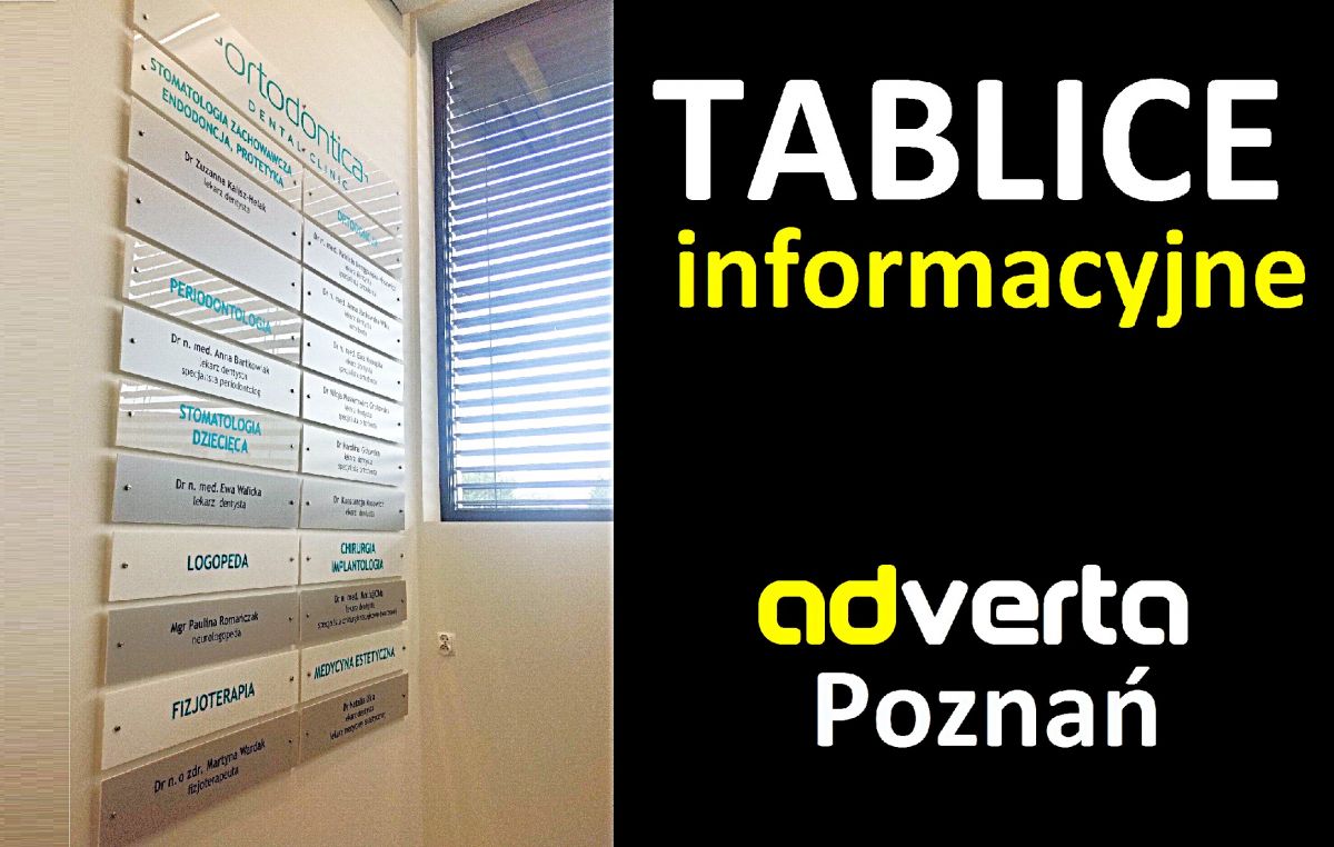 Tablice informacyjne w budynku Poznań.