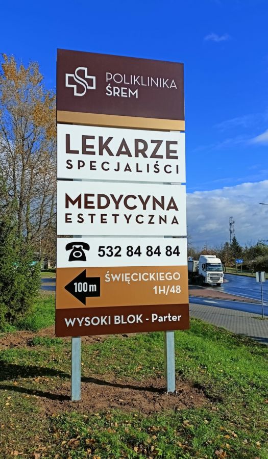 Pylon / tablica Śrem Klinika