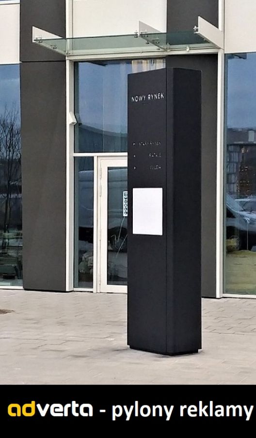 Pylony reklamowe trójkątne, szczególnie nocą są bardzo skuteczną formą komunikacji.