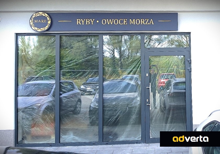 Szyld dla ekskluzywnego i profesjonalnego sklepy rybnego Mare z Poznania.